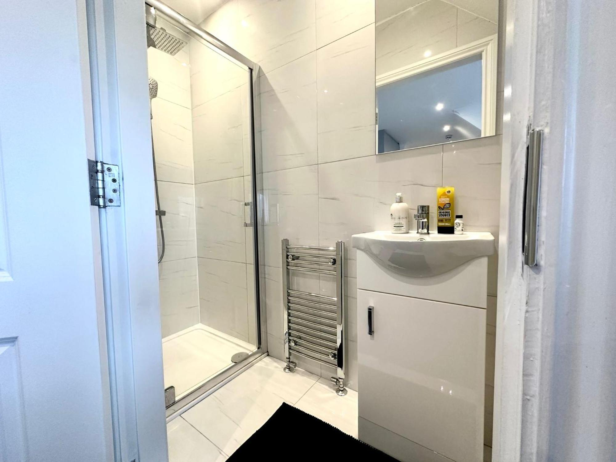 Stylish Modern, Private Apartment,15 Mins To Central London Hendon Exterior photo